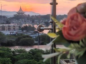 Kuching City Center Riverine Apartment With Balcony and Nice View