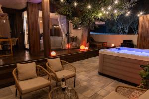 Exclusive Wellness House with Jacuzzi and Sauna, 10 Gardens