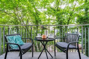 Prague Days - One Bedroom Apartment with Balcony and 200Mbps WiFi