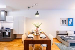 Prague Days - One Bedroom Apartment with Balcony and 200Mbps WiFi