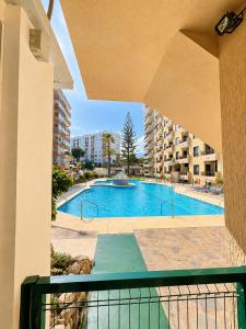 Apartamento con terrazas y vistas al mar