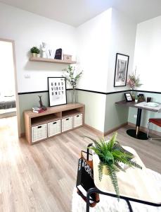 Modern Condo w Pool & Gym - Bangkok - City Home Srinagarindra