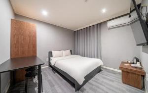 Hotel Seven Step