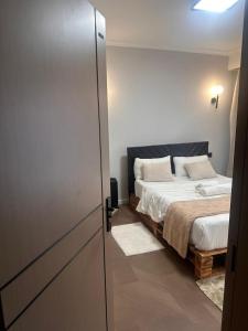 Heated POOL 1Bedroom Fully Equipped GYM Balcony view of Nairobi National Park Safari Suites