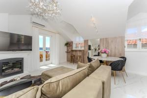 Little Miracle-Seafront Luxury Apartment