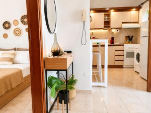 ZEFI BY THE SEA - ELEGANT SEASIDE APARTMENT 30m FROM THE BEACH