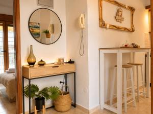 ZEFI BY THE SEA - ELEGANT SEASIDE APARTMENT 30m FROM THE BEACH