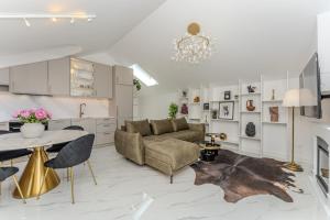 Little Miracle-Seafront Luxury Apartment