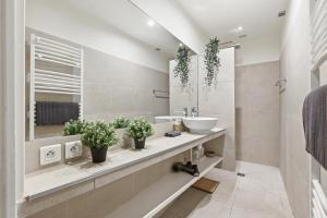 Sophisticated 1BR Near Opéra and Champs-Élysées