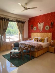 Himtrek Stays x House of Hippies, Kasol