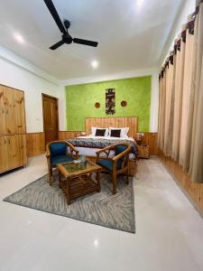 Himtrek Stays x House of Hippies, Kasol