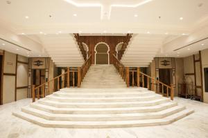 Status Dine Banquet And Restaurant