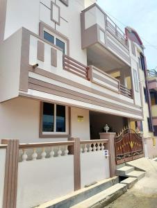 Calm 2 BHK GF 2 km WhiteTown LYRA