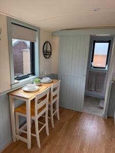 Kingsmills Shepherds Hut - Town Centre