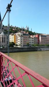 Appartements La Nuit Saint Georges : photos des chambres