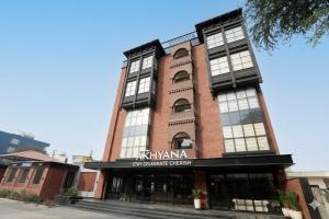 Akhyana Hotel Near Unitech Cyber Park