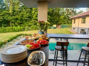 Breite Privée Forest and Pool Retreat