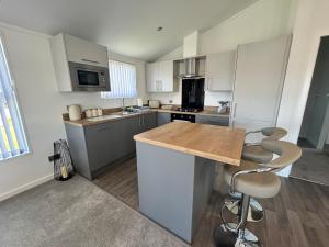 Bridlington Holiday Park, Lodge 1, spacious