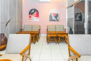 Urbanview Hotel Ultima Logam Bandung