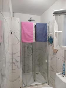 Studio cosy à Robion de 20 m² avec piscine privée