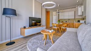Rezydencja Niechorze D211 Eco Boho z Basenem, Sauną, Jacuzzi, przy samej PLAŻY - 5D Apartments