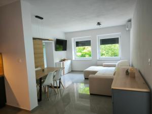 Skofs Roadside Retreat - Holiday Home