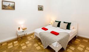 Three-room apartments on Rynok Square