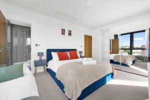 Camden Town Top Floor Balcony Apartment