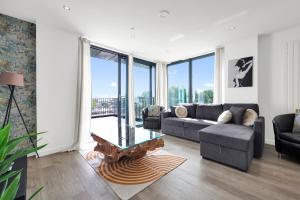 Camden Town Top Floor Balcony Apartment