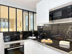 Spacious flat for 4 - Eiffel Tower