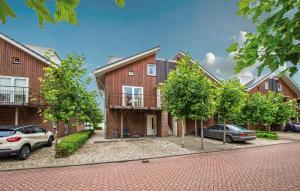 Beach Front Home In Uitgeest With Wifi