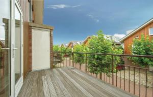 Beach Front Home In Uitgeest With Wifi