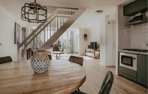 Beach Front Home In Uitgeest With Wifi