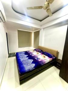 Cozy 2BHK with Balcony & Kitchen