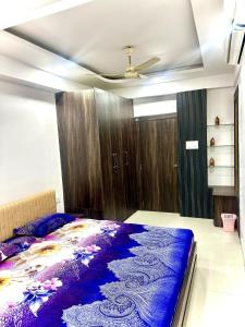 Cozy 2BHK with Balcony & Kitchen