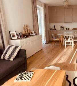 Maison familiale avec jardin et piscine 5 chambres Family home with garden and swimming pool 5 bedrooms