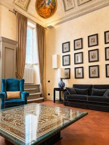 Luxury frescoed apartment in the center