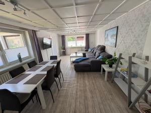 Kapitäns Hus 2 mit Infrarotsauna und großem Garten 700m zum Strand