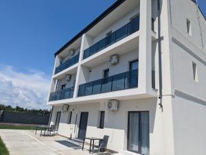 Zenith DM 3 Otopeni Airport Therme Two Bedrooms, One Bath, One Livingroom NO Kitchen