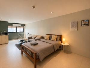 Central 1BR 50sqm Walk to BTS & Night Market