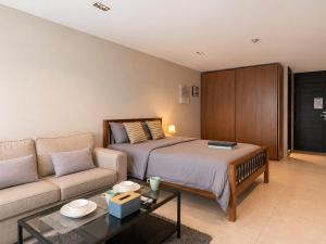 Central 1BR 50sqm Walk to BTS & Night Market