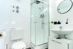 Modern K-Town Studio WiFi Kitchen Smart TV