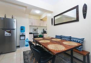 Tropical Artisan 3BR and SQ Apartment
