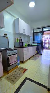 Tropical Artisan 3BR and SQ Apartment