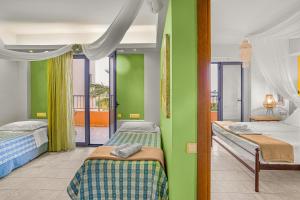 Golden Bay Apartments-Garden Haven