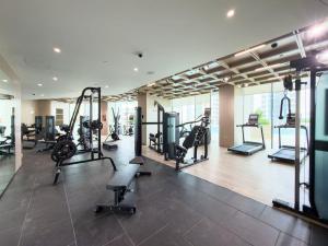 Trendy 1BD with Balcony Pool Gym