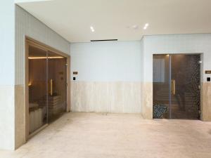 Trendy 1BD with Balcony Pool Gym