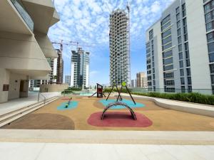 Trendy 1BD with Balcony Pool Gym