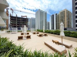 Trendy 1BD with Balcony Pool Gym