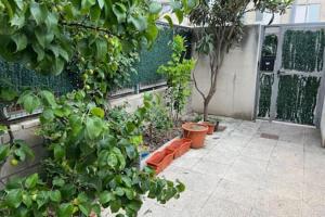 Amplia casa con jardín y terraza